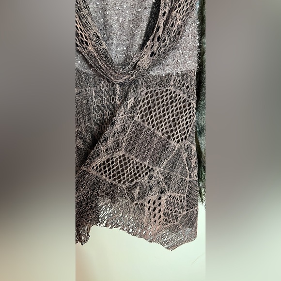 Tapering John Fashion Blouse 🔥 Price Dropped 🔥 - Picture 8 of 9